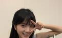 李思潼晒毕业典礼现场随拍 身着学士服笑容明媚