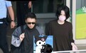 王菲特地陪谢霆锋赴西安为演唱会做准备，牵手同框不避镜头