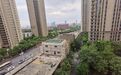 南昌恒大御景北区一商铺私搭两层建筑 圈地300平米还开凿门窗