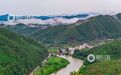 江西婺源：云雾藏古建 清流映彩虹（图）