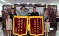 校友詹金龙携俄籍妻子、女儿回访少林小龙武校致谢恩师