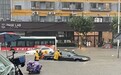暴雨天推汽车救援的骑手找到了：有多名00后，“当时只想助人为乐”