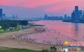 戏水踏浪、趣味游戏、乐队演出……南昌龙沙湾露天泳场开放首日人气爆棚