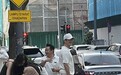 52岁吴京马来西亚度假被偶遇！身材健硕状态好，对谢楠宠溺太好磕