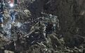 重庆山体崩塌现场，发现失联中巴车与人体残骸