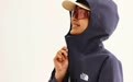 硬壳冲锋衣推荐指南：中高海拔徒步的防护装备解析与热门款式盘点