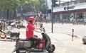 鹰潭：夏日街头动人的风景线（图）