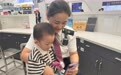 深圳北站暑运旅途护稚童