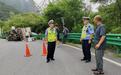 宝鸡交警：货车突发侧翻阻路 交警火速处置保畅通