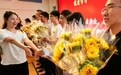 考完第一件事：长沙市金律高中100多名准大学生回校，给老师颁了个“最佳陪伴奖”