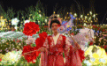 花灯冰秀嗨翻夏夜，啤酒节夜游人气爆棚