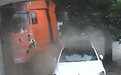 安徽合肥一大货车爆胎失控撞向民房起火，周边群众挺身施救