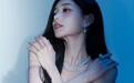 李一桐穿羽毛抹胸短裙性感大方