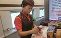 6万元彩礼钱遗忘在高铁上 列车长8分钟寻回