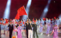 中国体育代表团入场，观众哇声一片