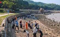 200名党员志愿者齐上阵 珠海情侣路焕新迎双节