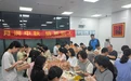 情暖企业迎中秋 巧手做饼聚同心