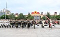 11万人齐聚南昌八一广场同观升旗共贺国庆（图）