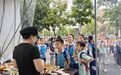宜春一学校门口小卖部，孩子背古诗可免费换炸串