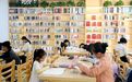 江西南丰：图书馆里度国庆（图）