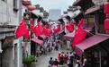 黄山市屯溪区：屯溪老街国旗飘扬 徽风古韵喜迎国庆