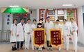 从透析到新生：11岁女孩带着两面锦旗回来了