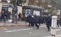在法国，如果警察向你冲锋时你不跑，那他们就会撤退了...[二哈] h