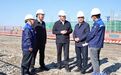 甘肃张掖市长察看重点项目建设情况　当场交办困难问题