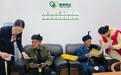 邮爱驿站暖桑榆 银社联动护安康  ——邮储银行越西县新大街支行联合西城社区开展敬老金融服务活动