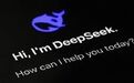 【#DeepSeek回应服务器暂不可用#】10月15日，大量网友反馈