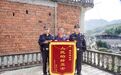 安庆一少年深夜不慎坠楼 民警果断破窗紧急救援