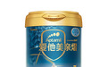 医生说宝宝过敏风险高，喝哪款奶粉能预防？爱他美亲熠和奇迹白罐深度解析