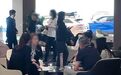 【实探尊界门店】近日，鸿蒙智行上海一门店尊界销售称，门店工作正常开展