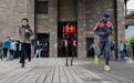 荣耀机器人闪电与萨维、赵家驹首次同框，WIN2系列新机将搭载同源技术