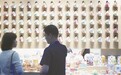 2026景德镇瓷博会开幕 市民选购陶瓷产品（图）