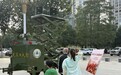 历史不能忘，也不敢忘 ！16时整防空警报响彻武汉上空！市民自发赶来、驻足聆听