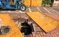 宜春宜阳新区胡家冲小区临街路面塌陷、污水外溢 安全隐患突出