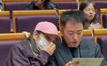任泉李冰冰清华同框，李冰冰靠肩说悄悄话，网友又坐不住了