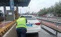 河北高速集团青银分公司南宫收费站：雨中推车除隐患 暖心服务获点赞