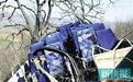 河南一辆大巴车坠崖 致20人死亡13人受伤