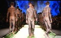 Dsquared2鲜肉只穿纹身 两个51岁活宝设计师玩过更牛的