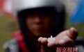 龙山加油站等待的返乡摩托车手 遭遇当地罕见低温