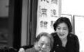 陕籍演员王茜华陪父亲回家办画展