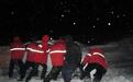 新疆：国道218线全部抢通 风雪仍在持续