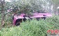 河南南阳大巴侧翻4亡 乘客称：翻前司机正打电话