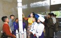 西藏少年穿航天服 圆航天梦