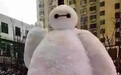 【组图】罕见暴雪 乌鲁木齐市民堆起雪人享雪趣