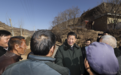 习近平重回当年延安插队村庄 在入党介绍人家中吃饭 