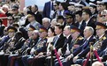 解放军仪仗队通过红场 习近平挥手