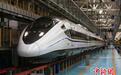 CRH2G型高寒抗风沙动车组首次亮相国内铁路